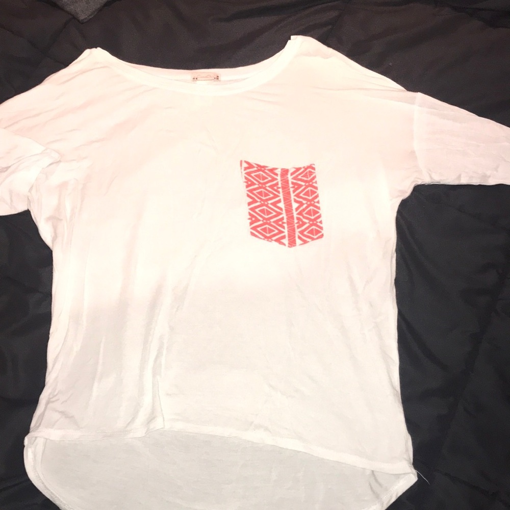 Pattern front pocket tee